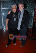 Om Puri, Tom Alter at the Premiere of Hangman in Cinemax on 27th Jan 2010 (30).JPG